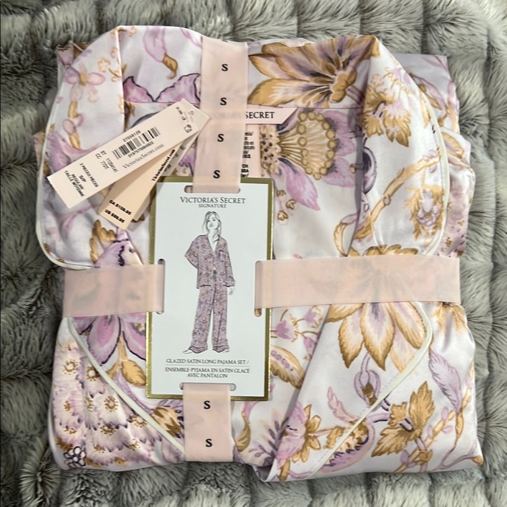 VICTORIA'S SECRET
Glazed Satin Long Pajama Set